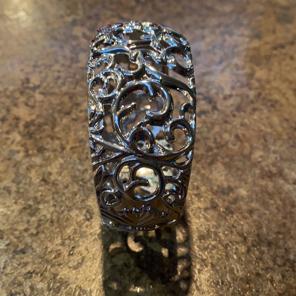 Hinged Wide Silver Bangle Bracelet - image 2